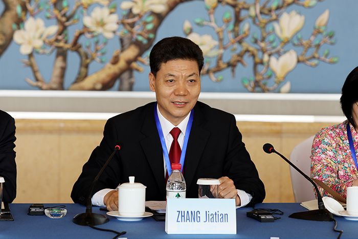 张甲天院长在环境司法国际研讨会上介绍山东...